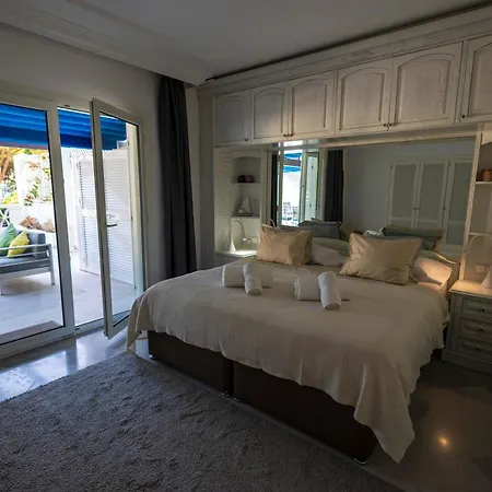 Frontline Beach With Amazing Sea Views